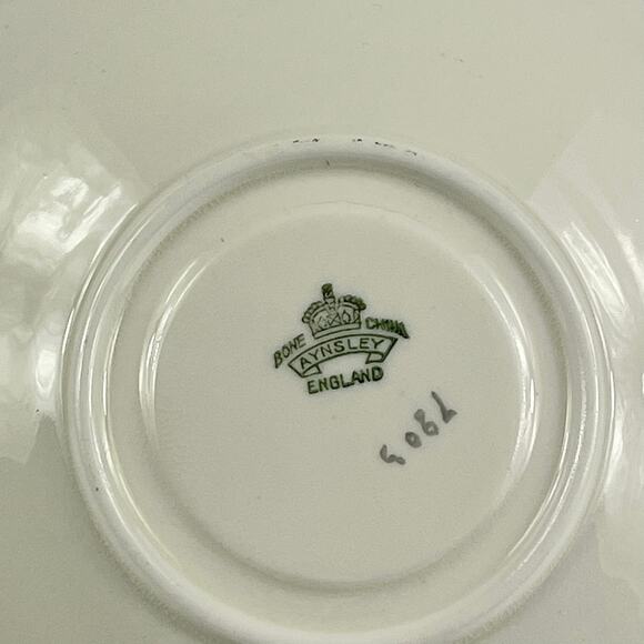 Aynsley England Bone China Teacup Saucer Set Green Gold Floral Pattern 7905 - Picture 13 of 15